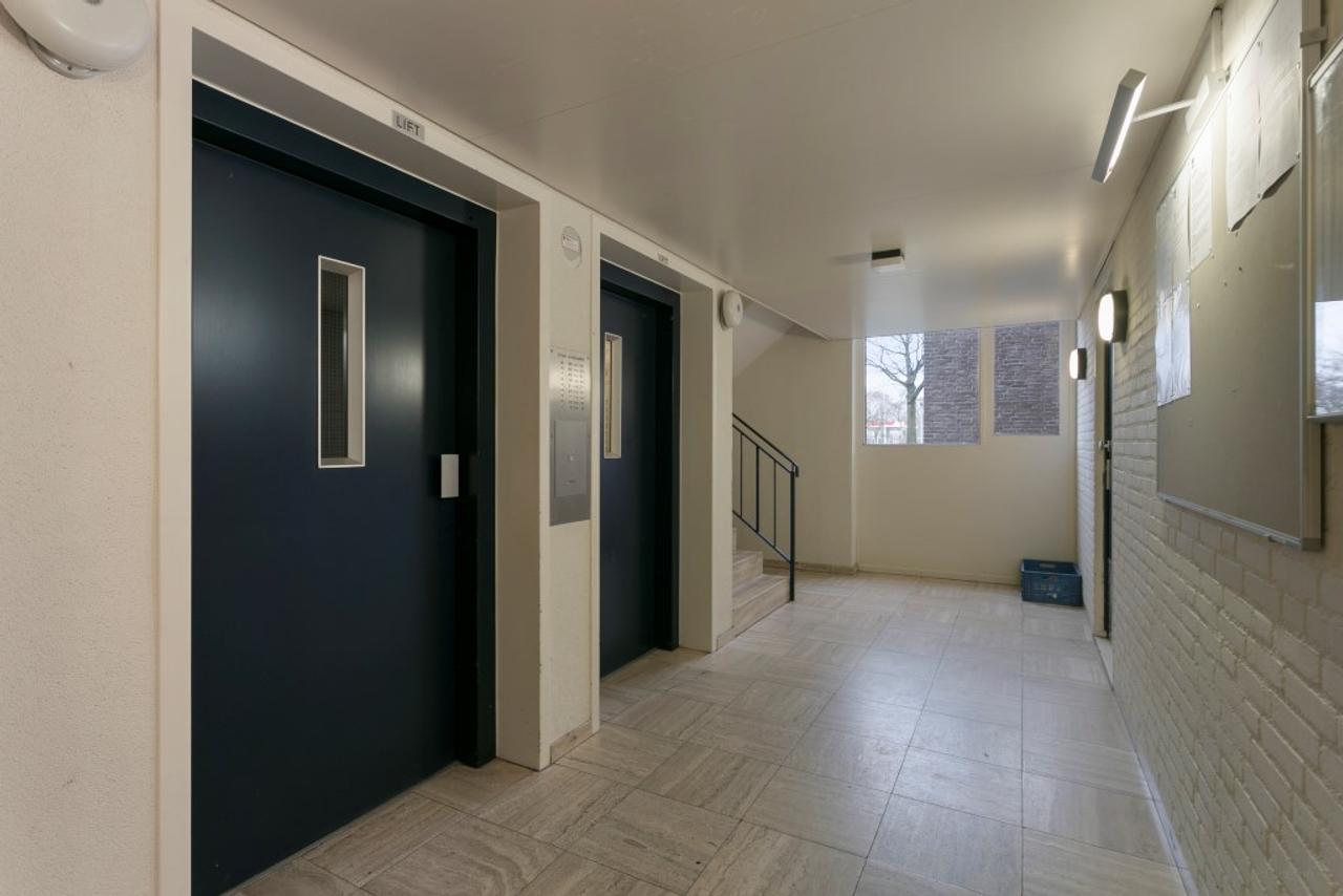 82 m² apartment above Kastelenplein shopping center - Image 4