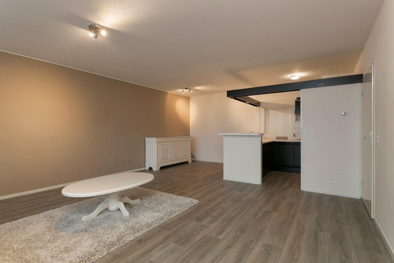 82 m² apartment above Kastelenplein shopping center - Image 8