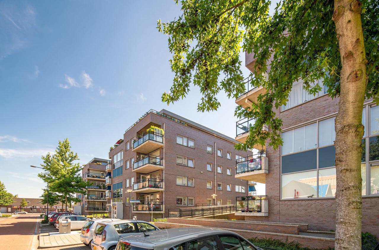 Appartement met balkon vlak bij centrum - Afbeelding 1