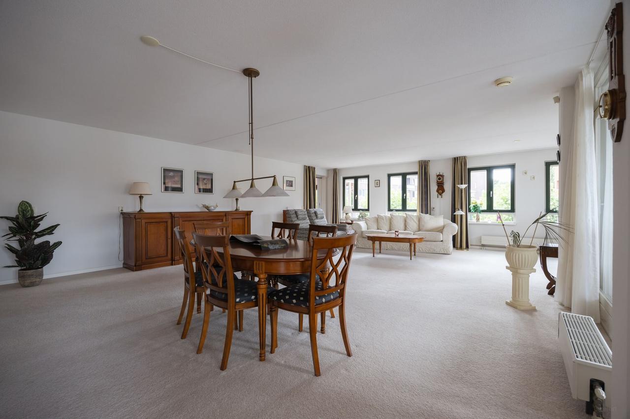 Furnished 4-room waterfront apartment - Image 4