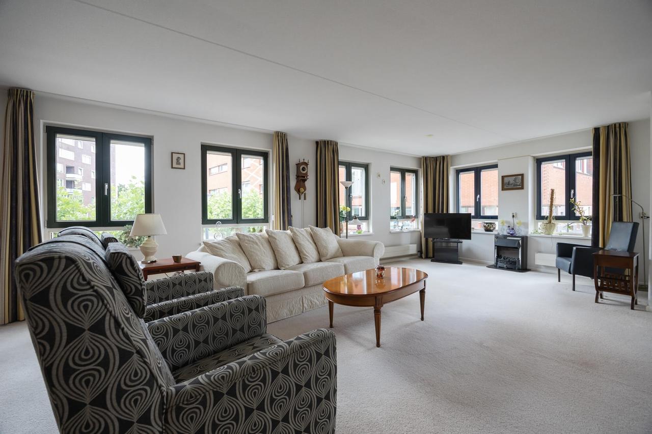 Furnished 4-room waterfront apartment - Image 6