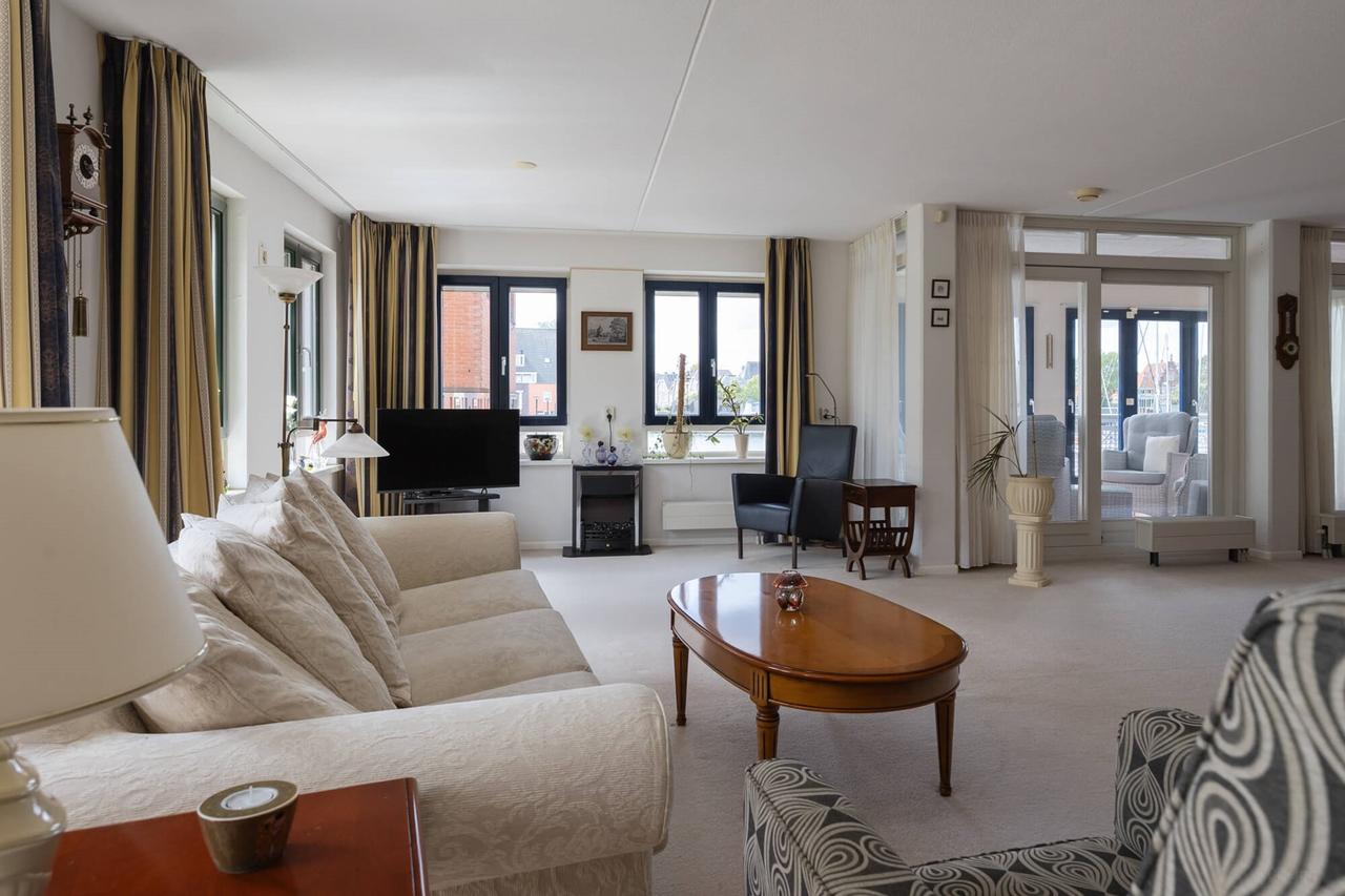 Furnished 4-room waterfront apartment - Image 7