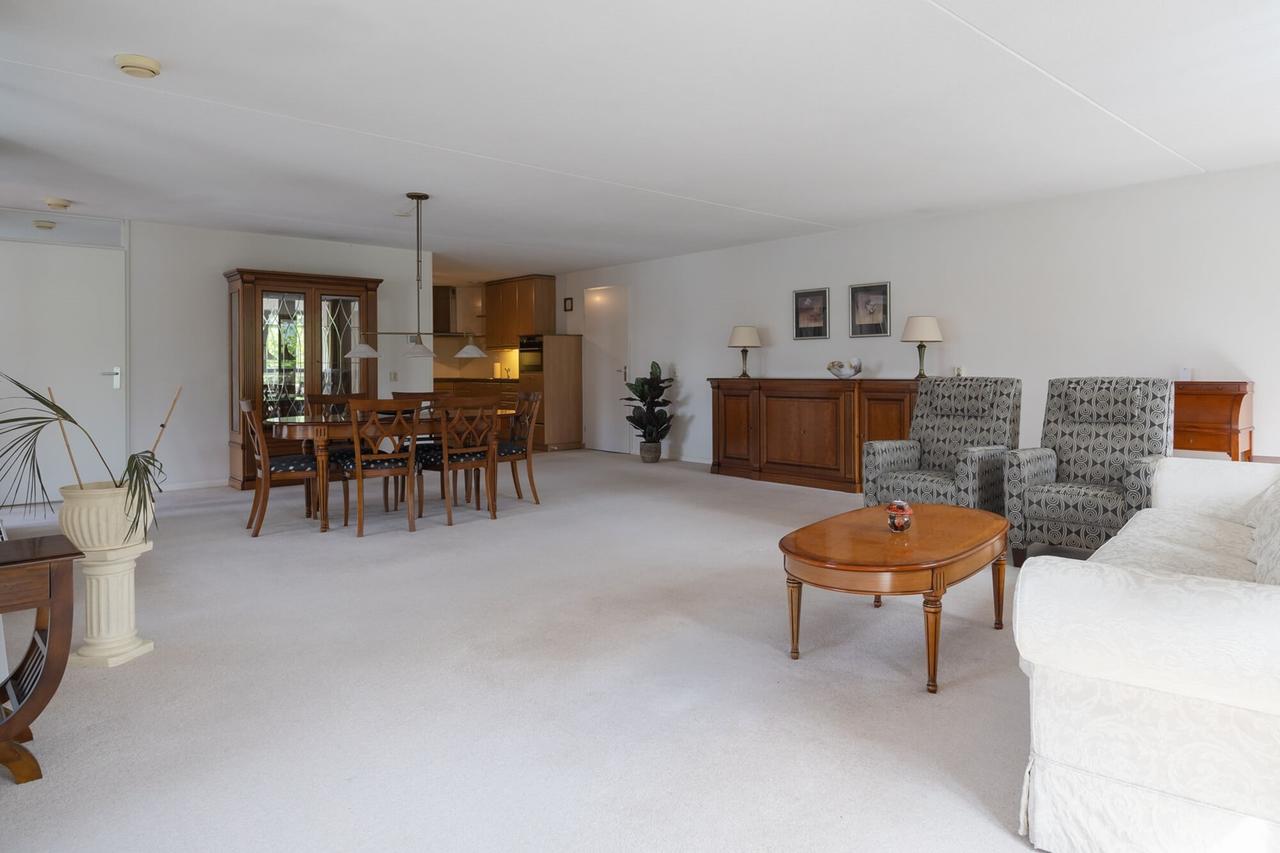Furnished 4-room waterfront apartment - Image 8