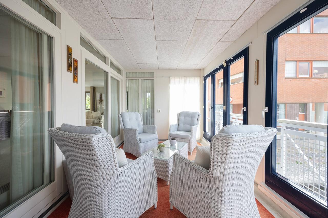 Furnished 4-room waterfront apartment - Image 9