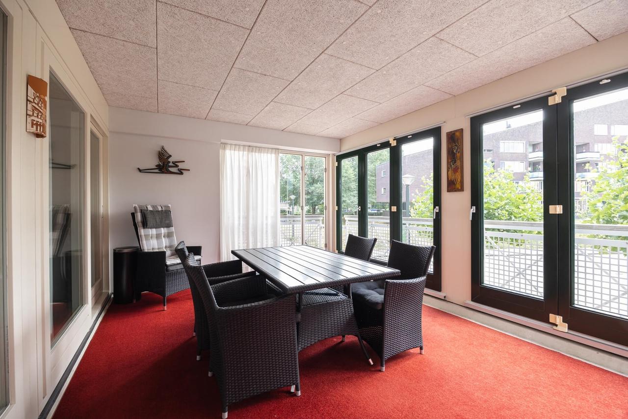 Furnished 4-room waterfront apartment - Image 16
