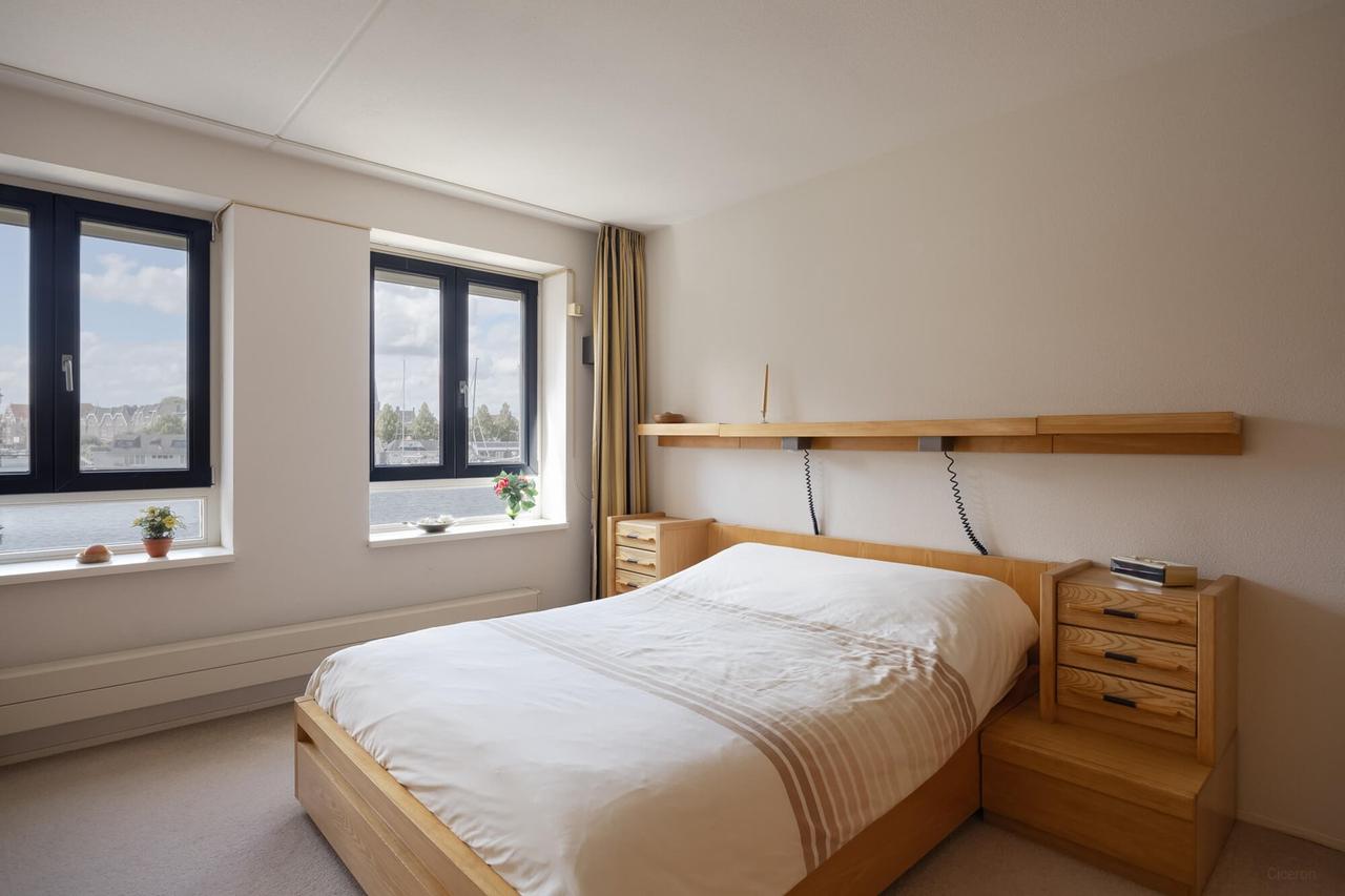 Furnished 4-room waterfront apartment - Image 21