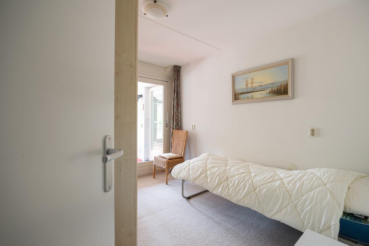 Furnished 4-room waterfront apartment - Image 24