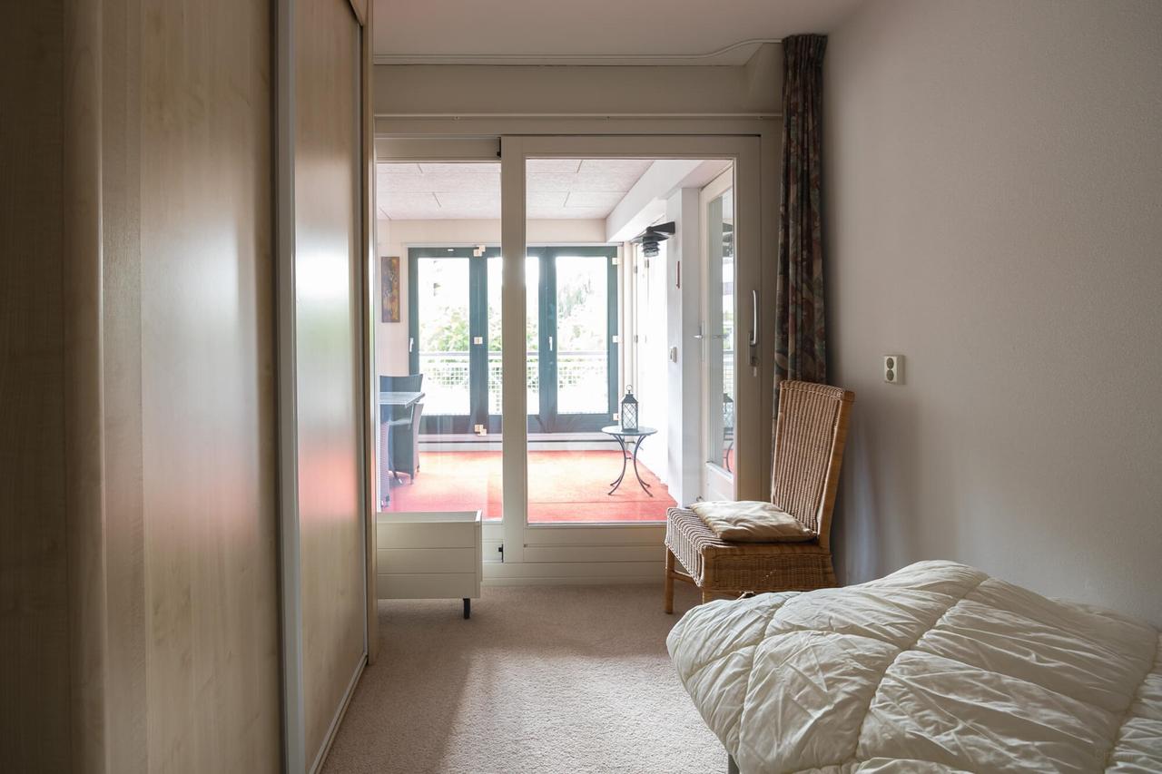 Furnished 4-room waterfront apartment - Image 25