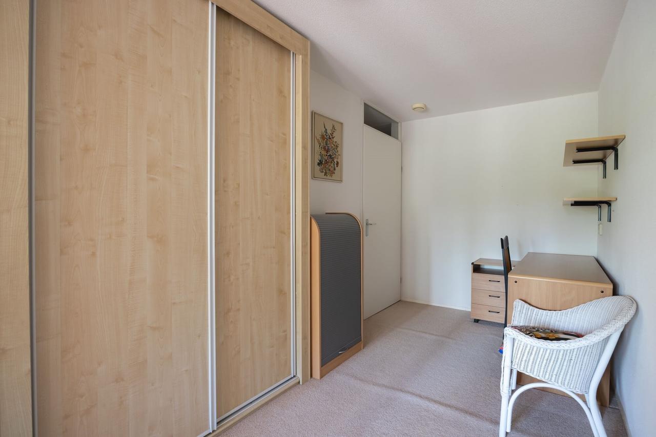 Furnished 4-room waterfront apartment - Image 28