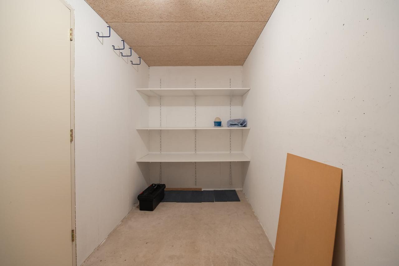 Furnished 4-room waterfront apartment - Image 35