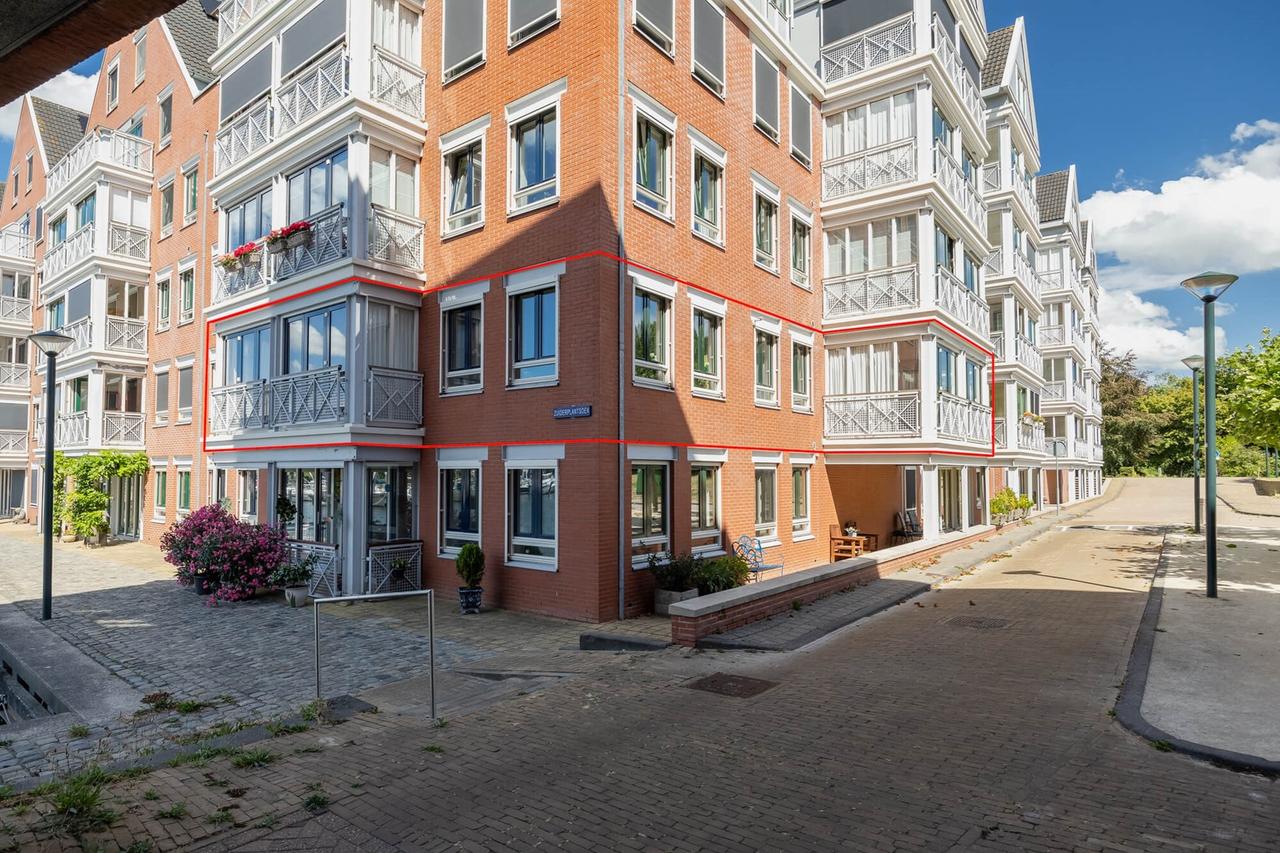 Furnished 4-room waterfront apartment - Image 40