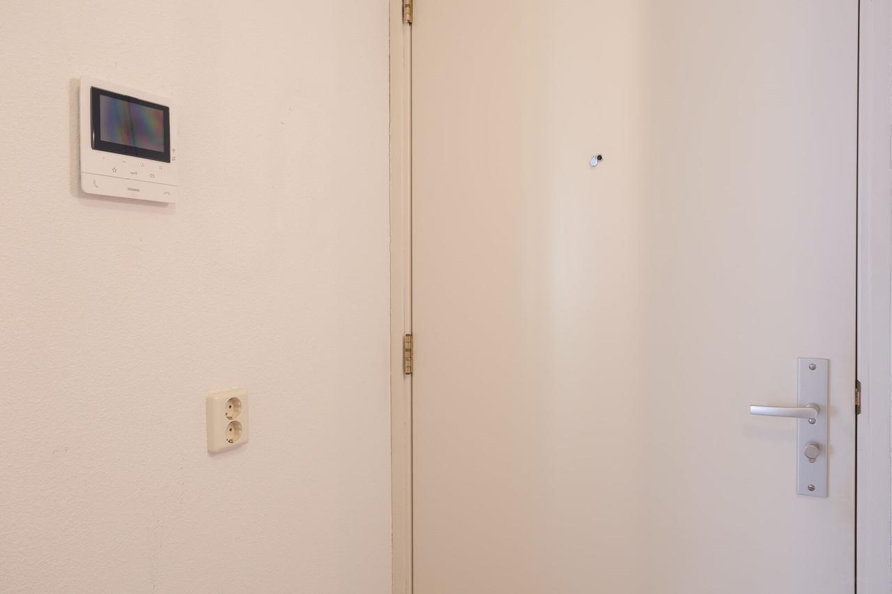 Furnished 4-room waterfront apartment - Image 43