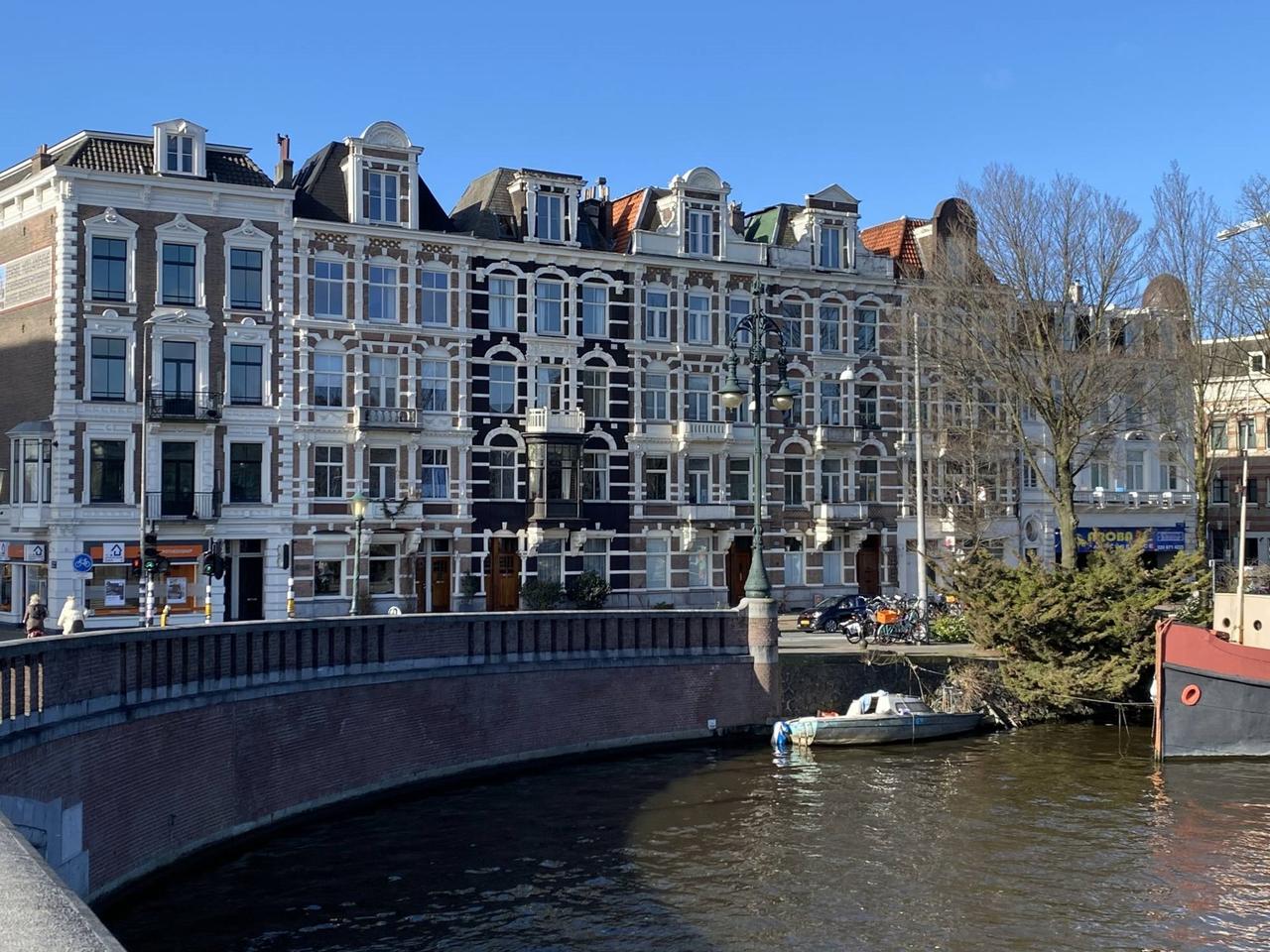 83 m² aan de Amstel met balkon in De Pijp - Afbeelding 1