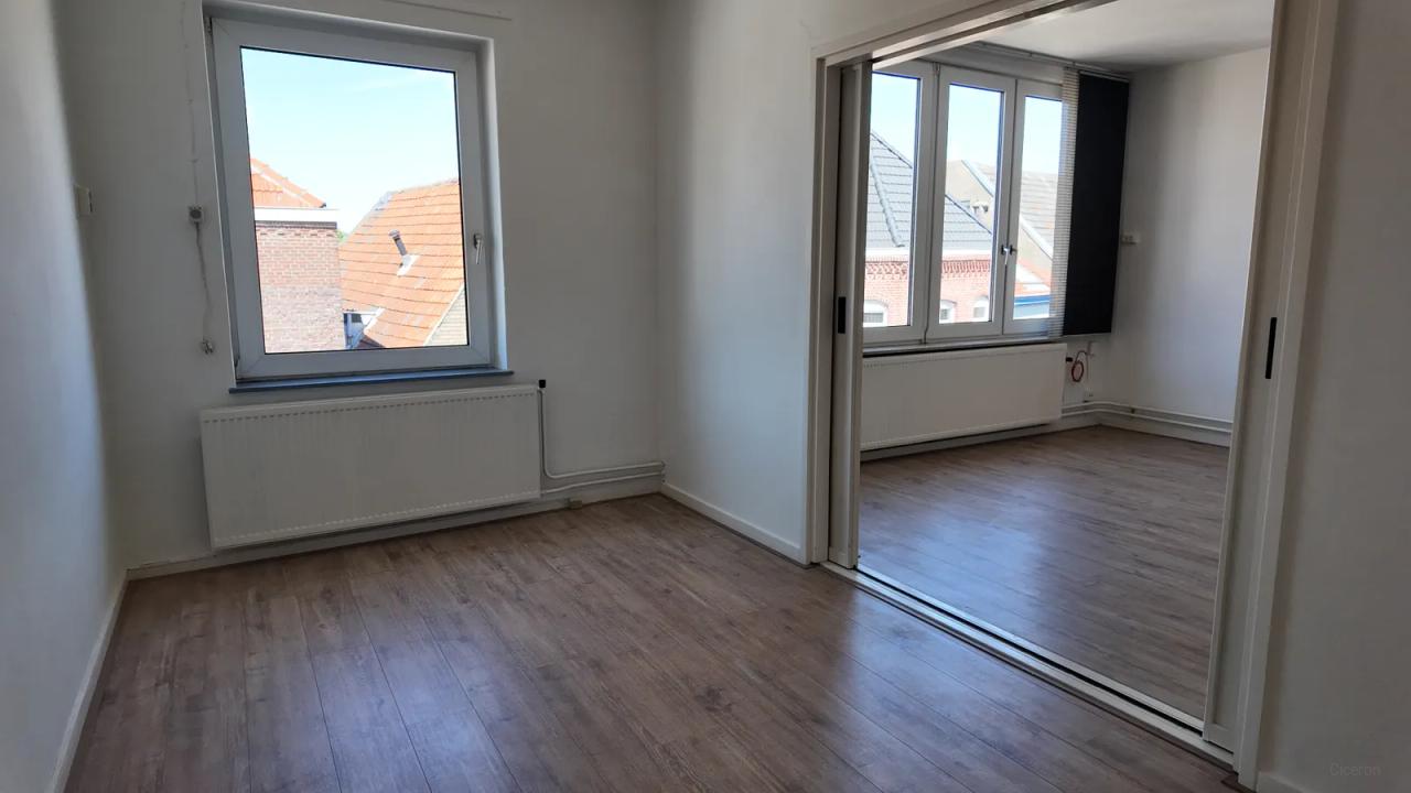 Licht 3-kamer appartement met balkon - Afbeelding 1