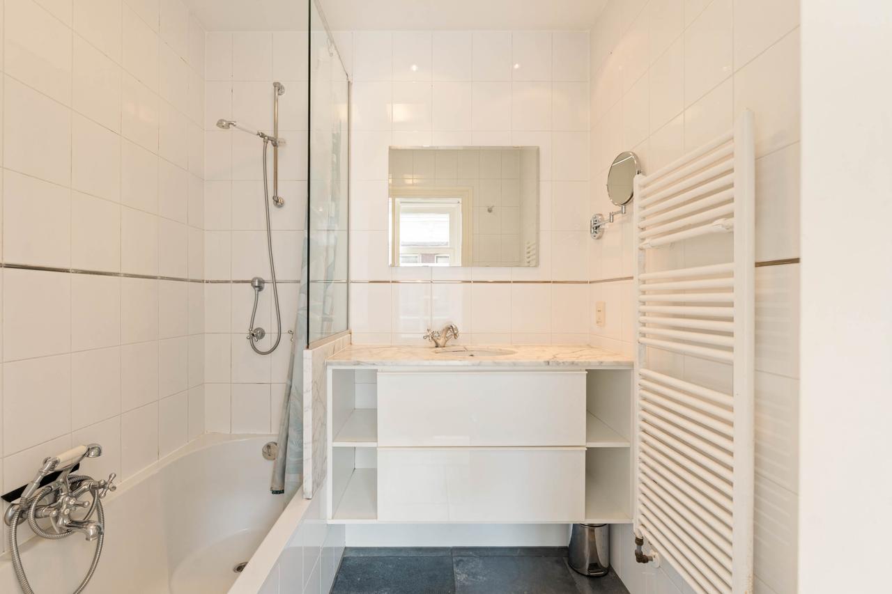 Licht 2-slaapkamerappartement aan de Prinsengracht - Afbeelding 12