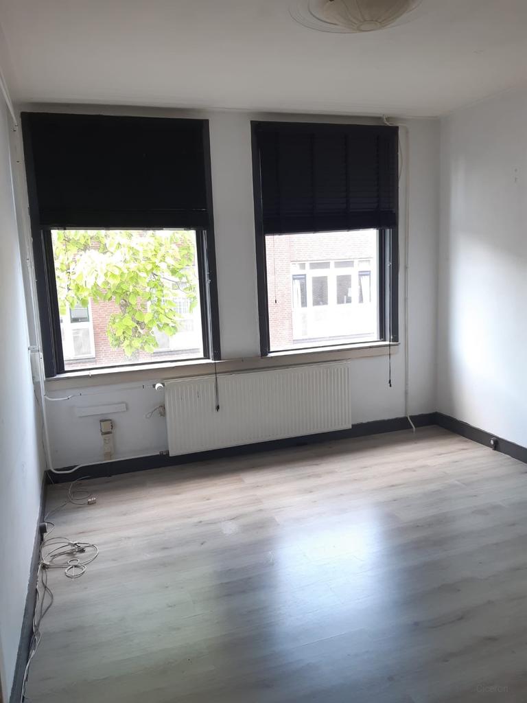 Bright student room with roof terrace in Zuilen - Image 2