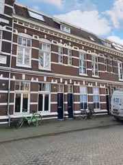 Ground-floor apartment with garden near station