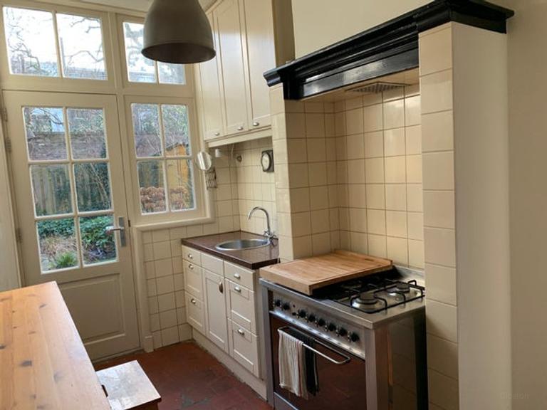 Benedenwoning met tuin vlak bij station - Afbeelding 9