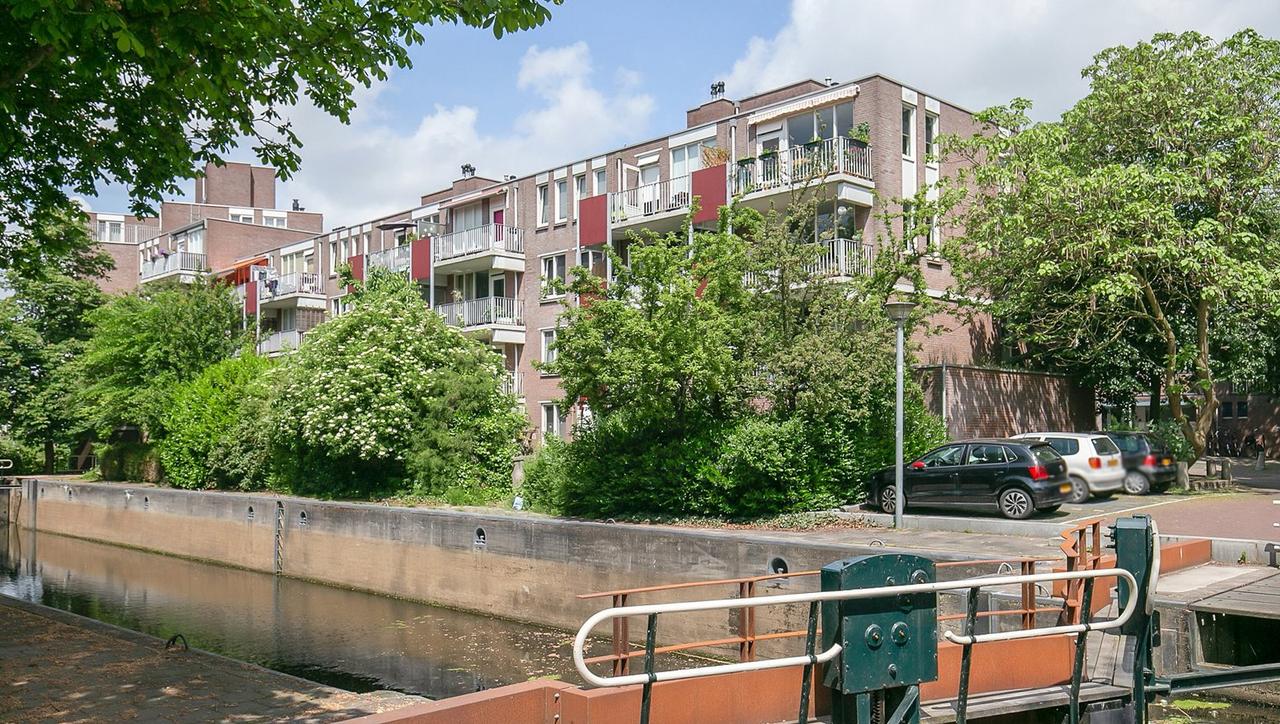 Zuidbalkon bij centrum en station - Afbeelding 1