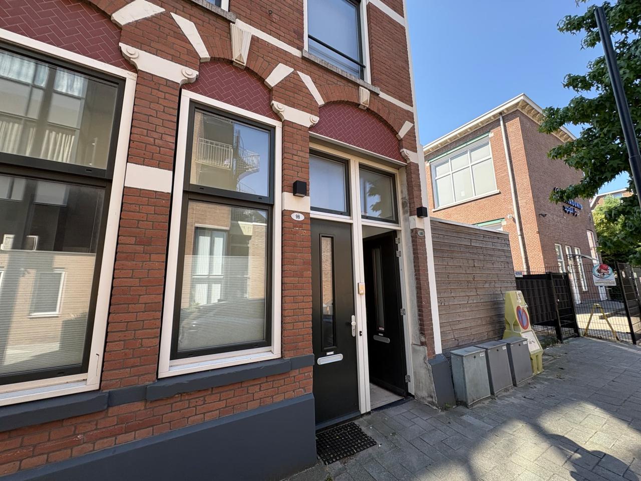 Dakterras en parkeerplek in Oude Westen - Afbeelding 1