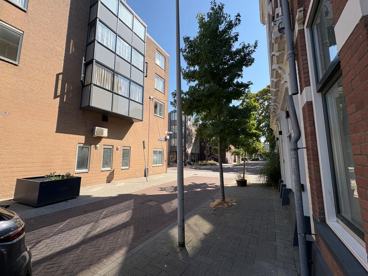 Dakterras en parkeerplek in Oude Westen - Afbeelding 2