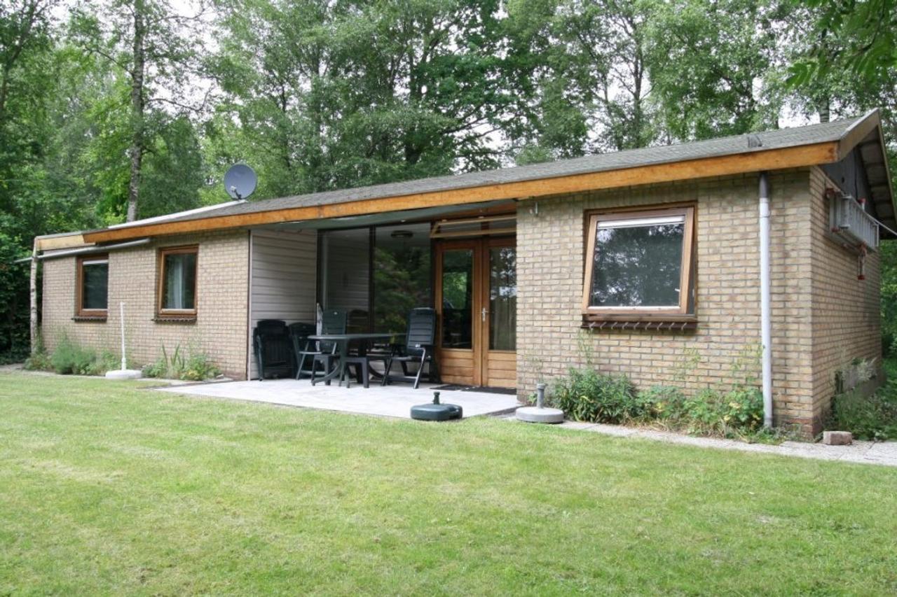 Vrijstaande recreatiewoning met tuin in Pesse - Afbeelding 1