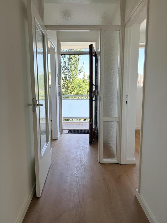 4-Room Apartment with Park View and Balcony - Image 9