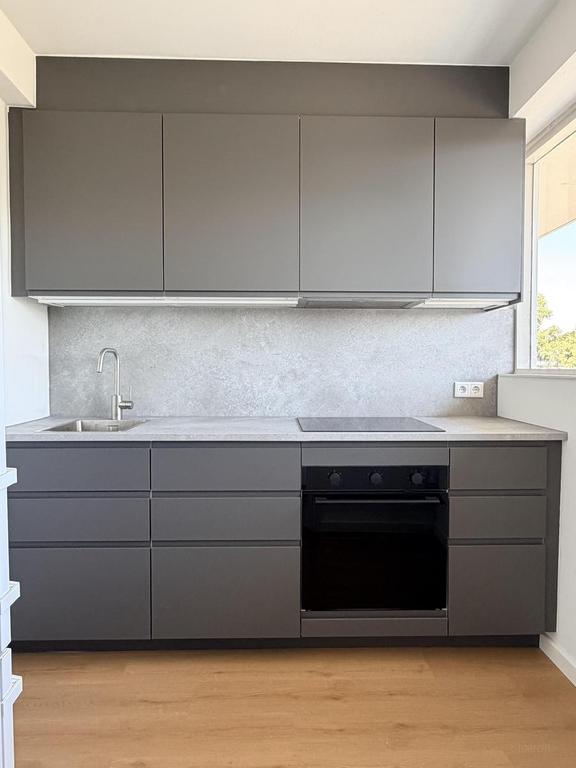 4-Room Apartment with Park View and Balcony - Image 10