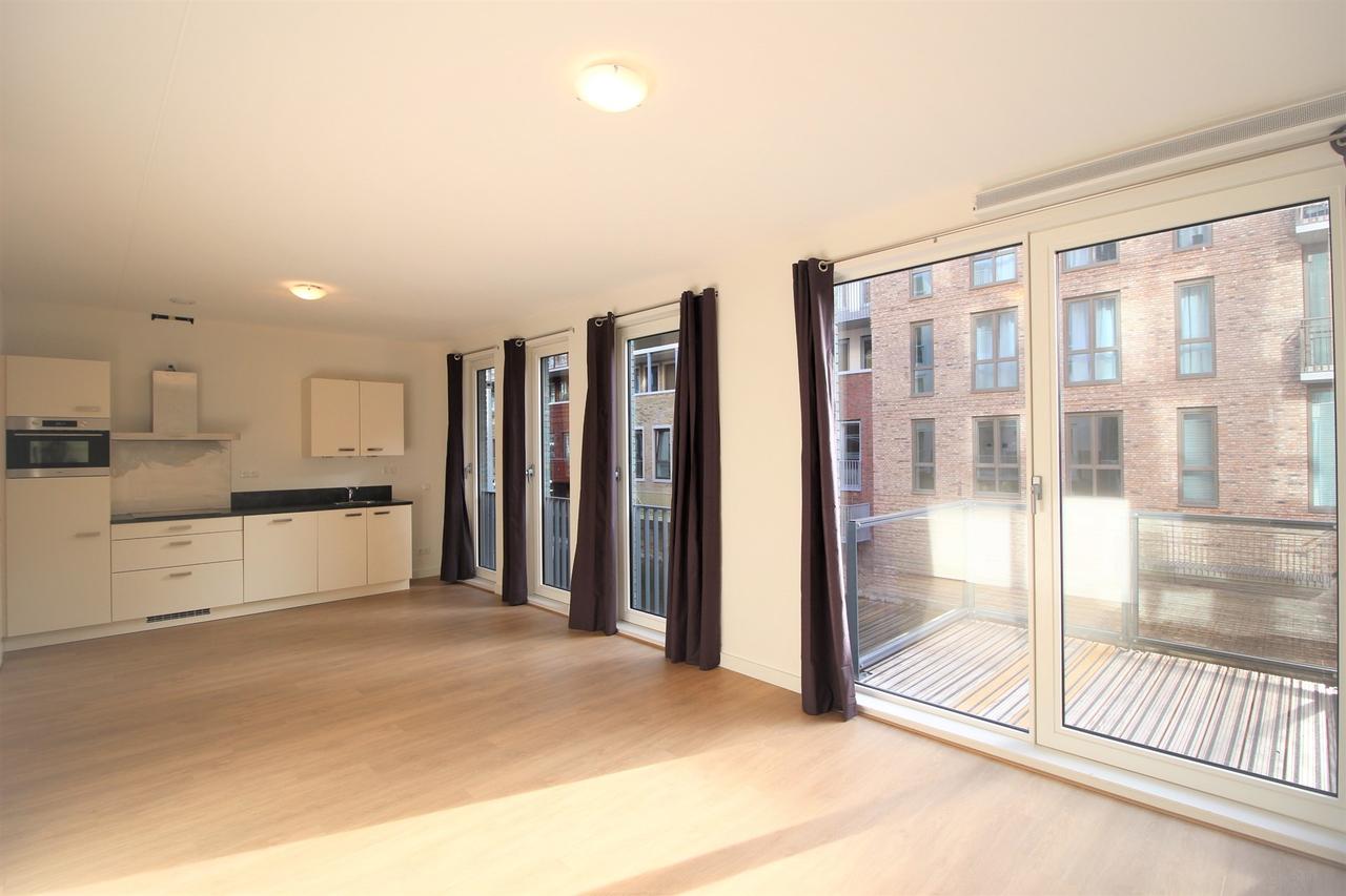 2-slaapkamerappartement met balkon in Holland Park - Afbeelding 1