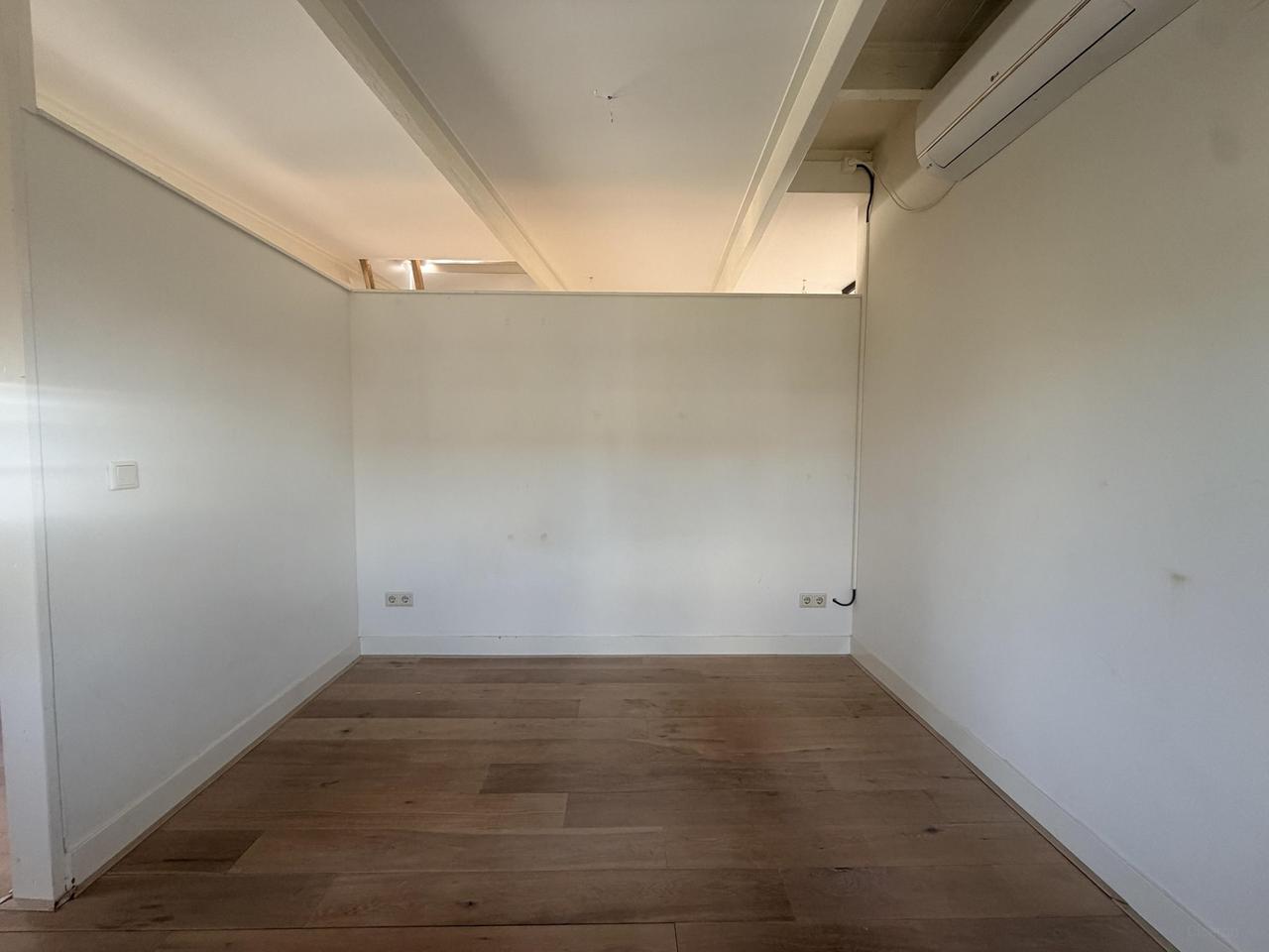 Bright apartment with roof terrace in Utrecht East - Image 6