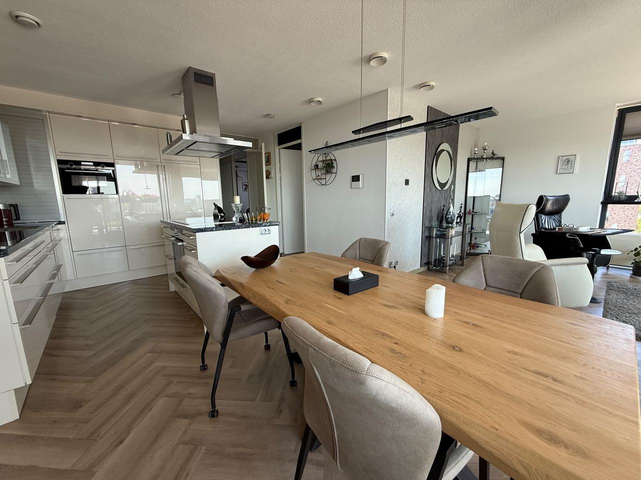 9e verdieping met balkon en uitzicht - Afbeelding 9