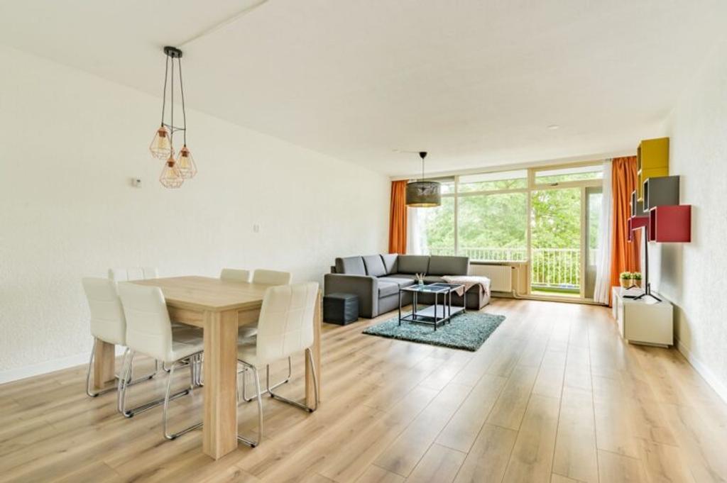Licht 3-slaapkamerappartement met balkon - Afbeelding 1