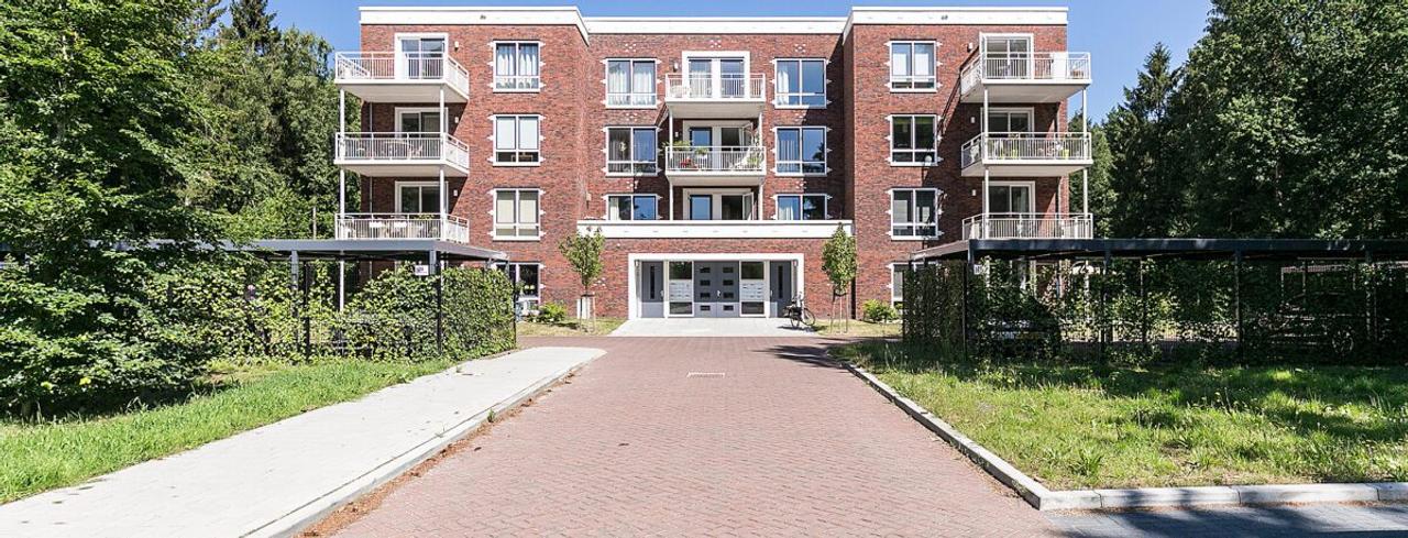 3-room apartment with terrace and parking - Image 1