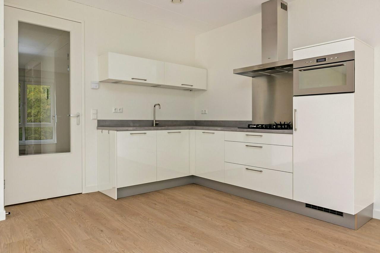 3-room apartment with terrace and parking - Image 13