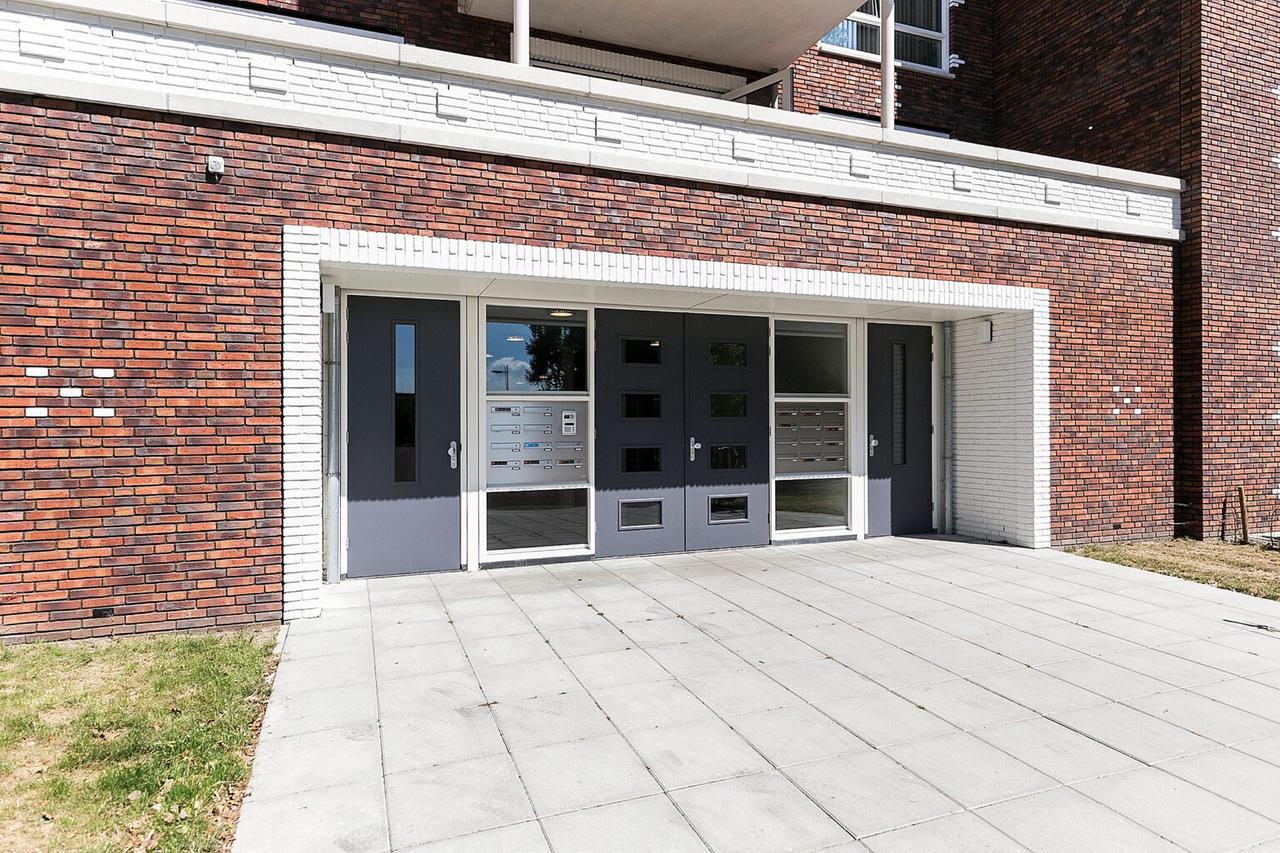 3-room apartment with terrace and parking - Image 21