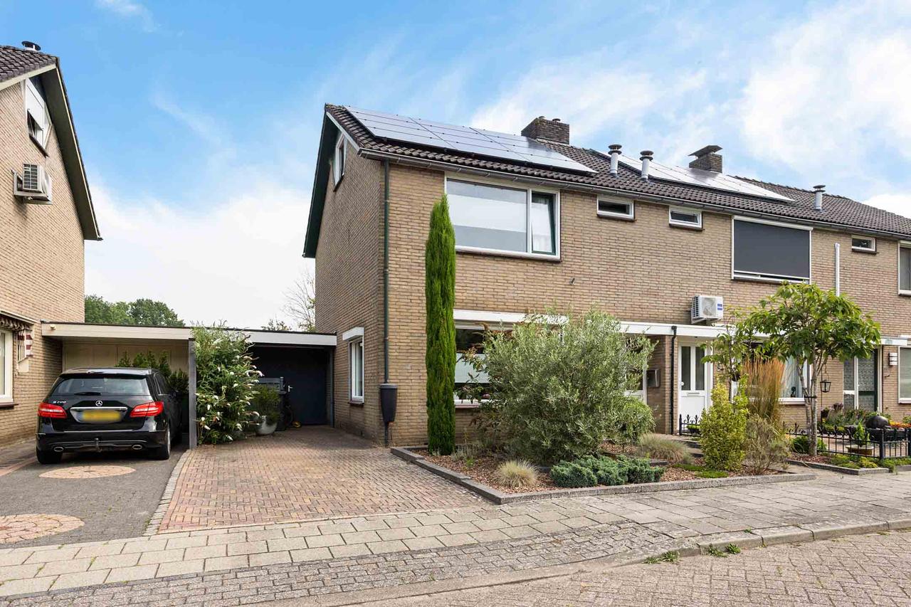 Corner house with 3 bedrooms and garage - Image 2