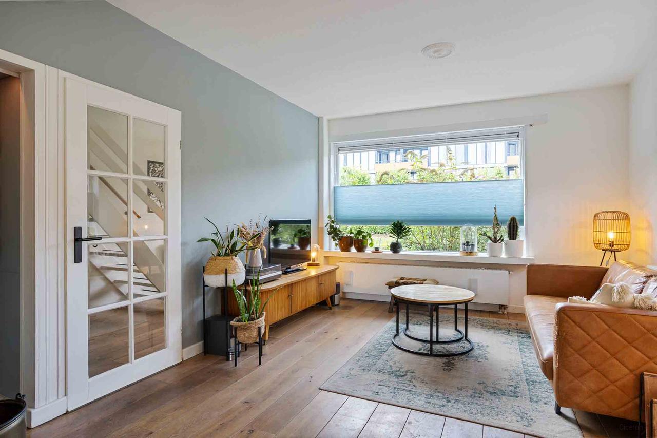 Corner house with 3 bedrooms and garage - Image 8