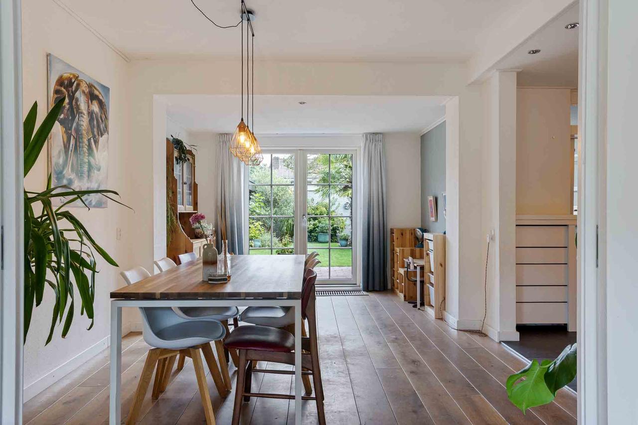 Corner house with 3 bedrooms and garage - Image 12