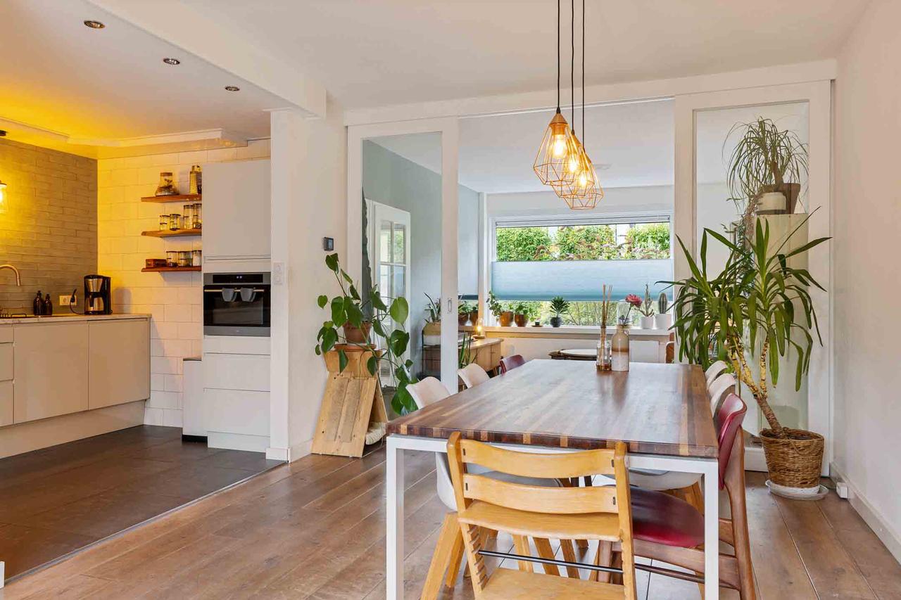 Corner house with 3 bedrooms and garage - Image 14