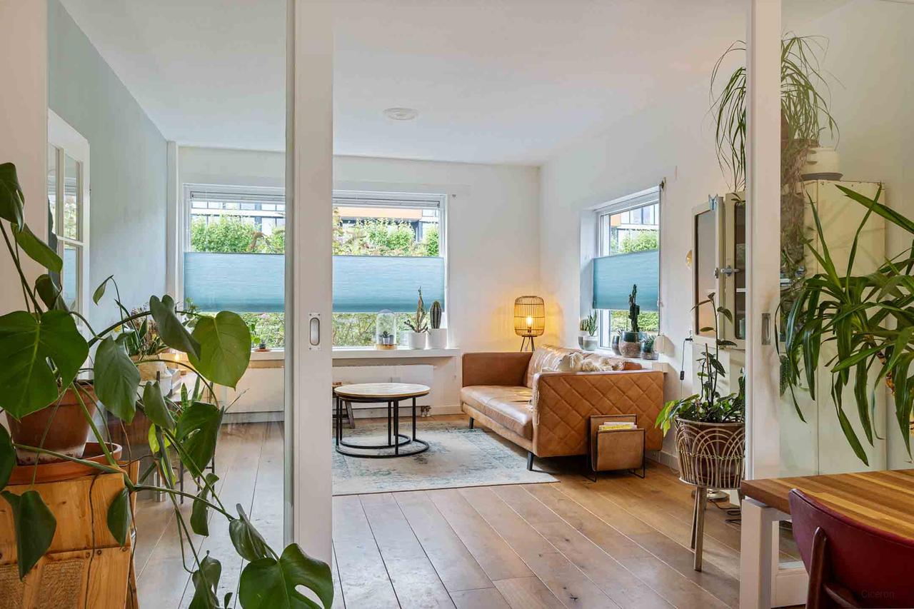 Corner house with 3 bedrooms and garage - Image 16