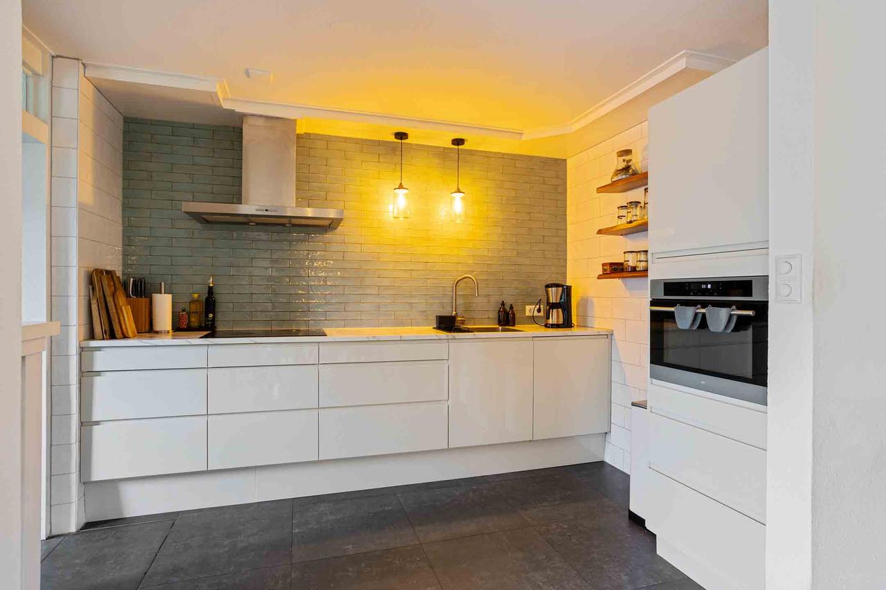 Corner house with 3 bedrooms and garage - Image 17
