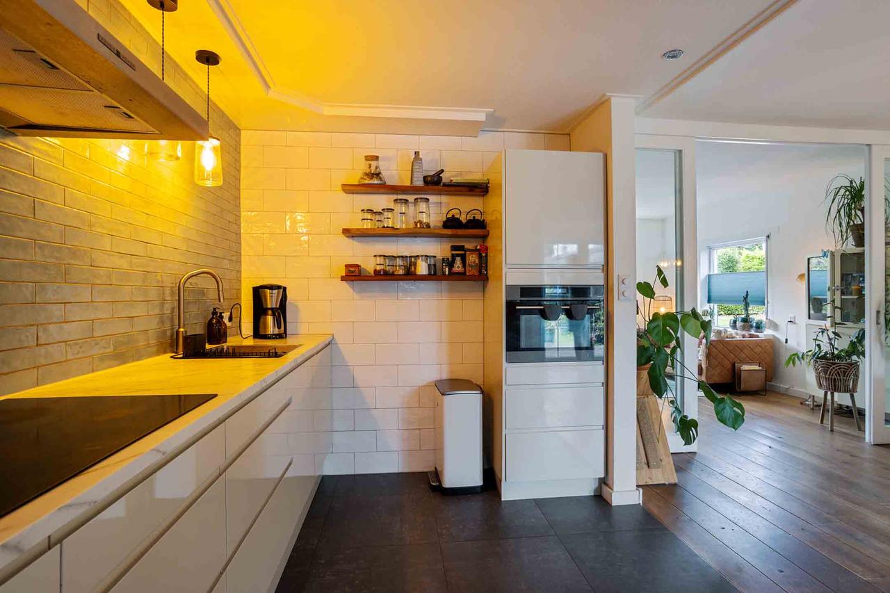 Corner house with 3 bedrooms and garage - Image 19