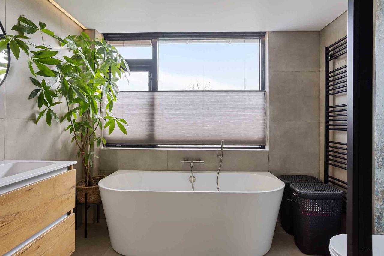 Corner house with 3 bedrooms and garage - Image 31