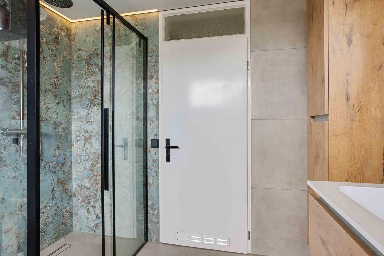 Corner house with 3 bedrooms and garage - Image 33