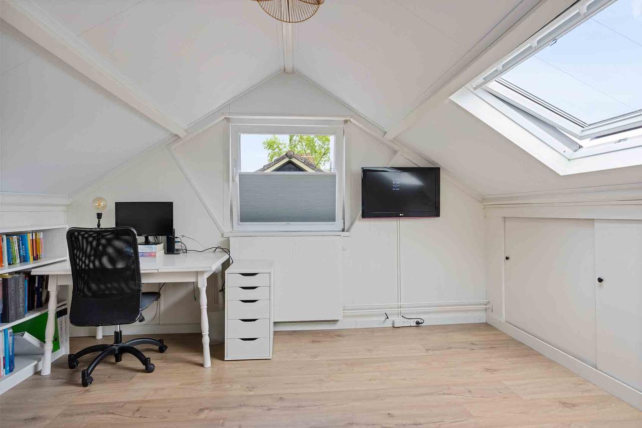 Corner house with 3 bedrooms and garage - Image 35
