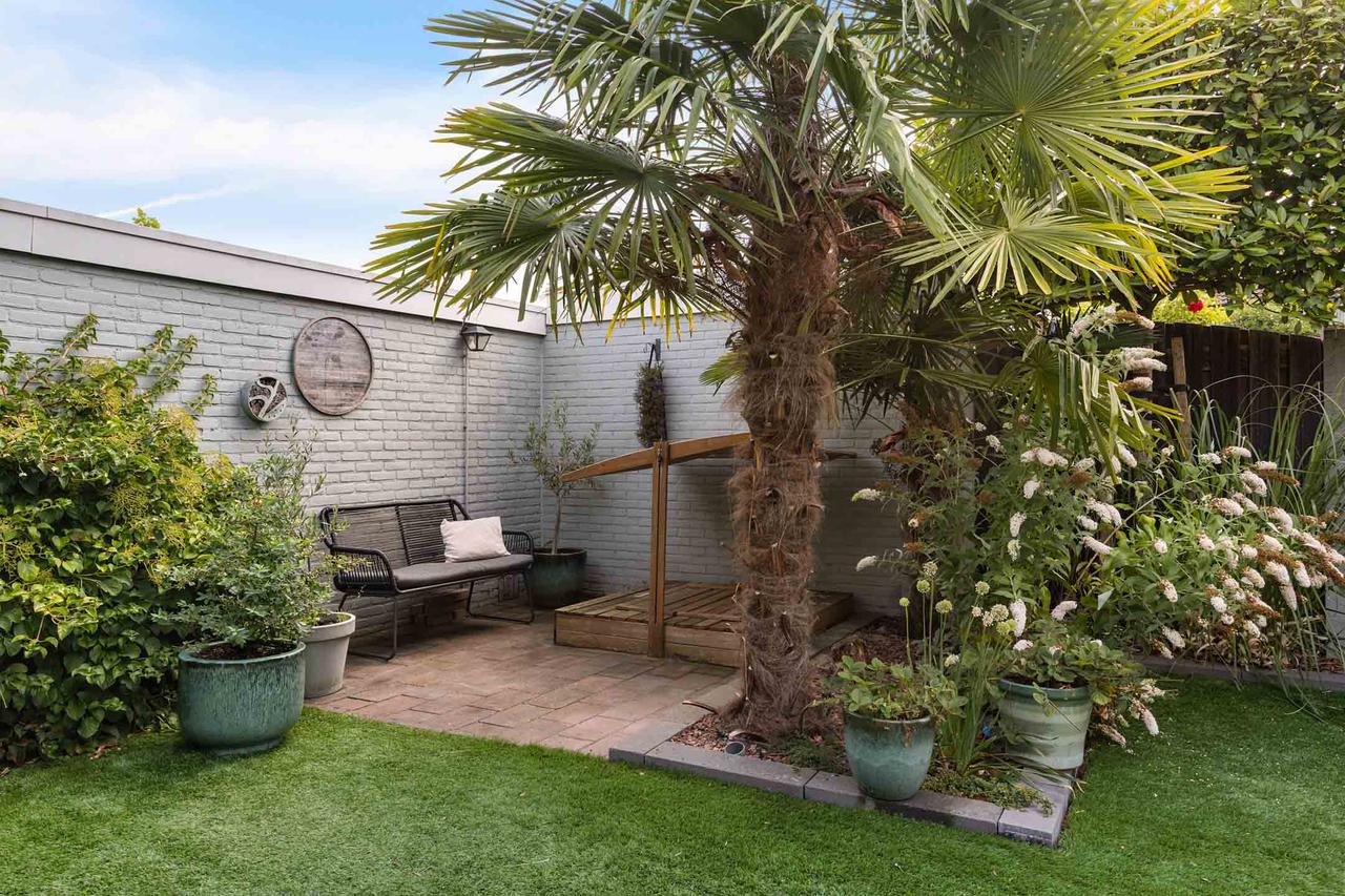 Corner house with 3 bedrooms and garage - Image 40