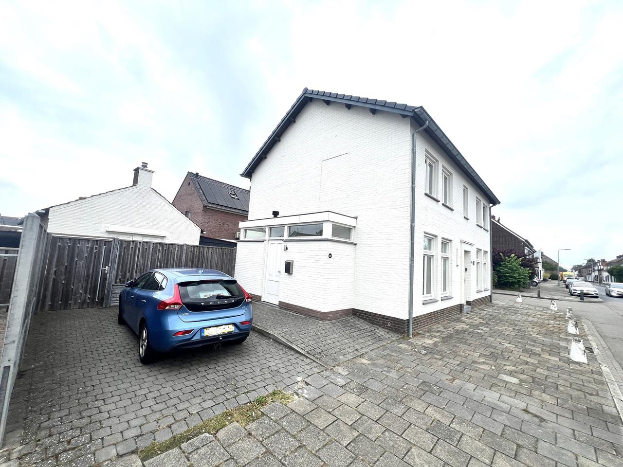 Family Home with Garden in the Heart of Thorn - Image 1
