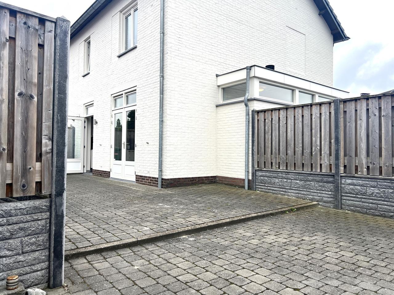 Family Home with Garden in the Heart of Thorn - Image 16