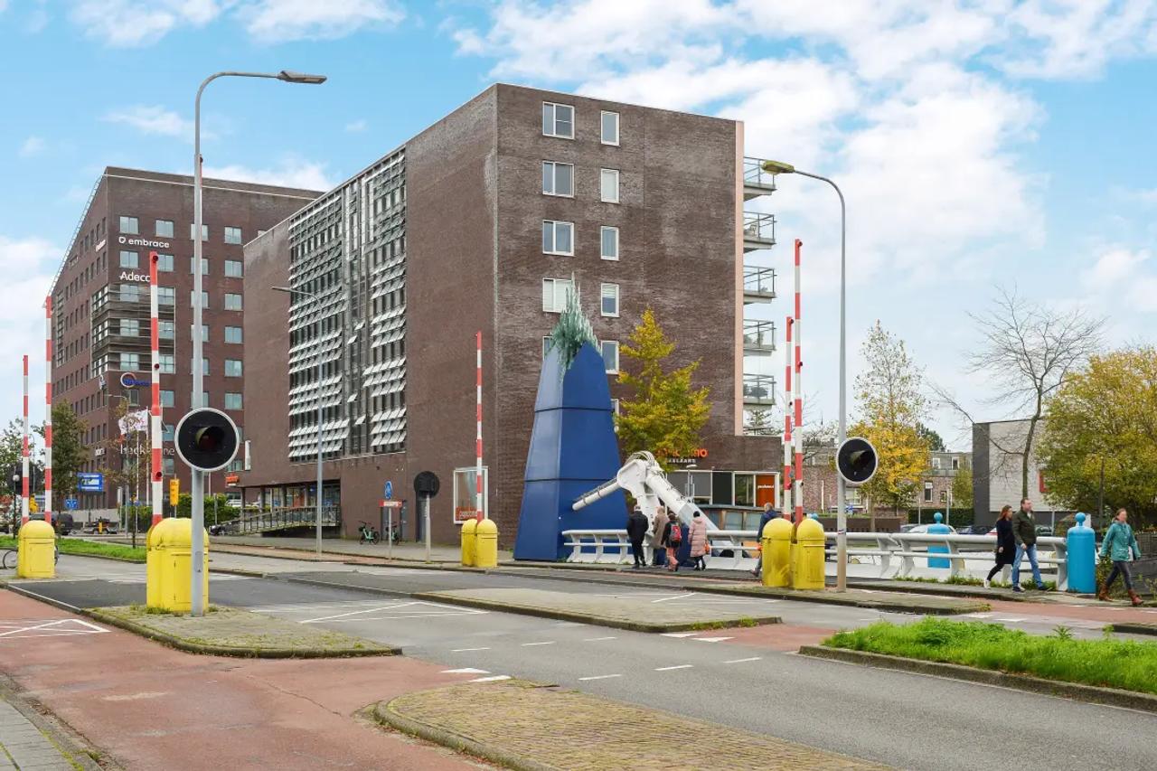 Zonnig 3-kamerappartement met stadszicht - Afbeelding 1