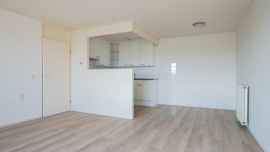 Bright 1-bedroom apartment with terrace in Maastricht - Image 2